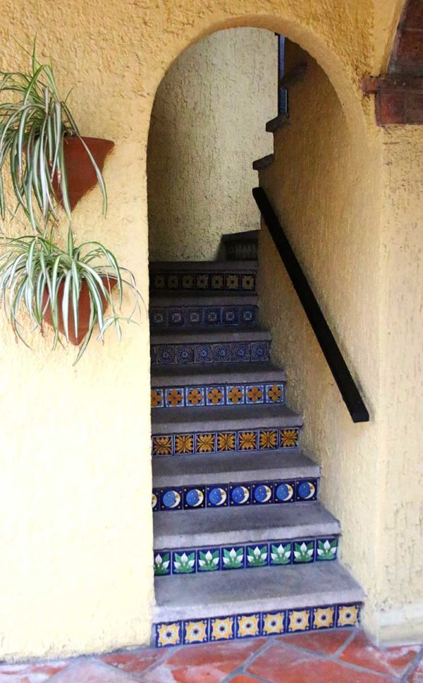 Carrelage mexicain Colibri Azulejos - réalisation marches d'escalier