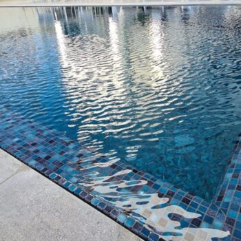 Mosaïque effet piscine Pierre de Bali - Reviglass PARADISE STONES coloris TURQUESE LAGOON