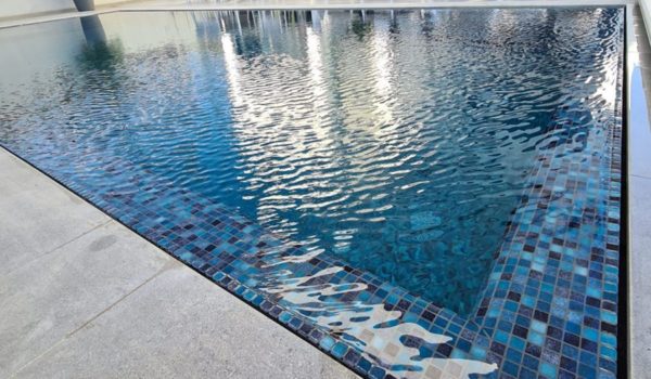 Mosaïque effet piscine Pierre de Bali - Reviglass PARADISE STONES coloris TURQUESE LAGOON