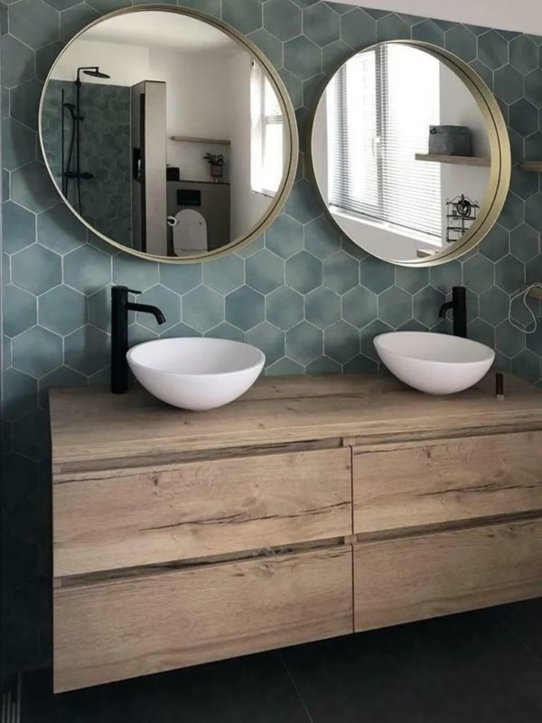 Carreau de ciment hexagonal salle de bain bleu Nanda Capri - mur BETTINA BLUE