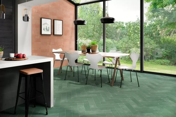 Carrelage cuisine couleur Cevica NATURAL - sol vert MINT et mur COTTO