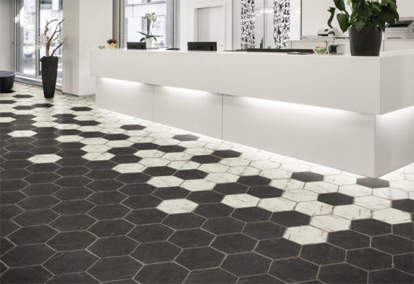 Carrelage hexagonal effet bois noir et banc Natucer RETRO