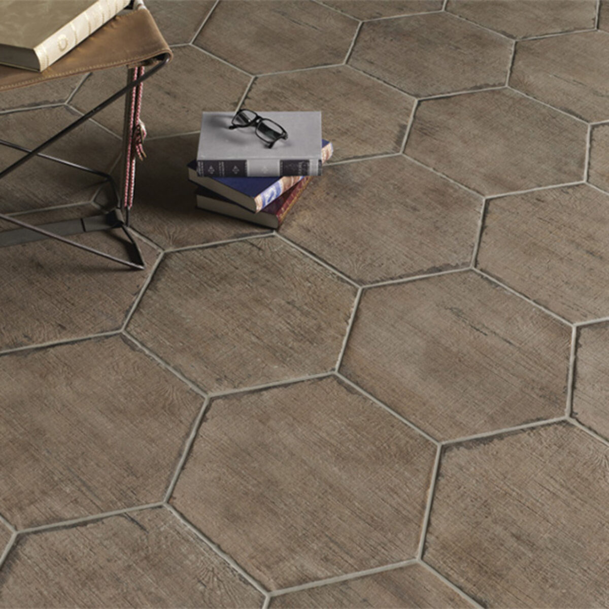 Carrelage hexagonal effet bois Natucer RETRO - sol salon couleur TERRA