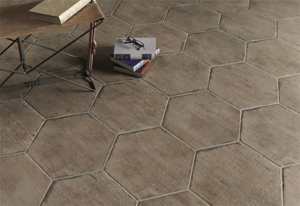 Carrelage hexagonal effet bois Natucer RETRO - sol salon couleur TERRA