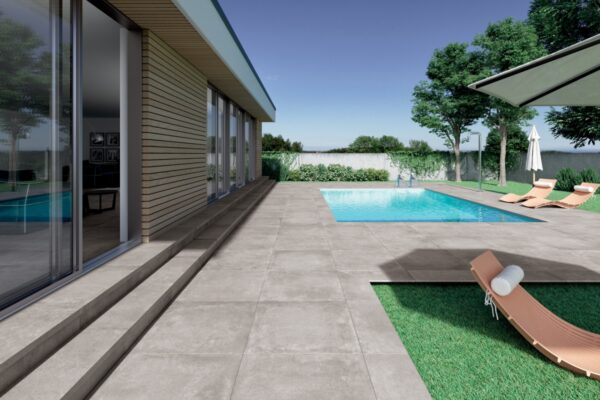 Carrelage extérieur antidérapant, terrasse et piscine effet béton gris Gardenia NATIVE - 80x80cm SILVER