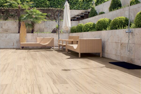 Carrelage imitation parquet sur sol extérieur de terrasse - Gardenia JUST VENICE couleur BEIGE CHIARO