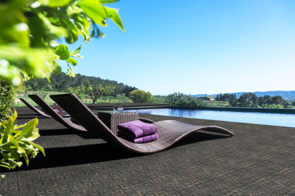 Terrasse piscine en carrelage imitation carreaux de ciment Nanda Terra VERDINA